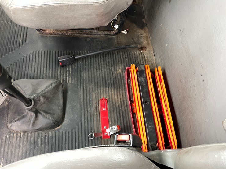 #1038-•-2005-freightliner-grain-truck-(has-mn-title)-image-53