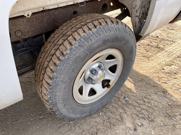 #1474-•-2014-chevy-silverado-pickup-truck-(has-mn-title)-image-11