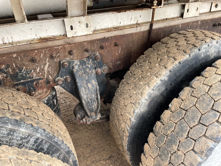 #1038-•-2005-freightliner-grain-truck-(has-mn-title)-image-26