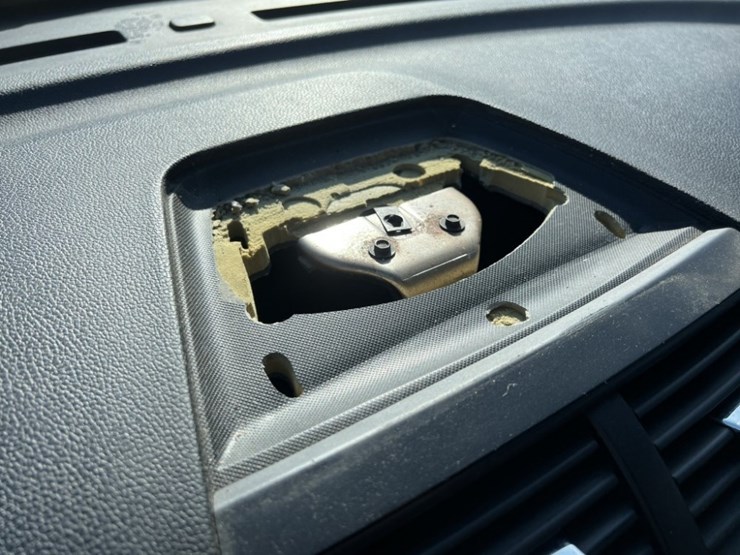 2016-ford-explorer-image-35