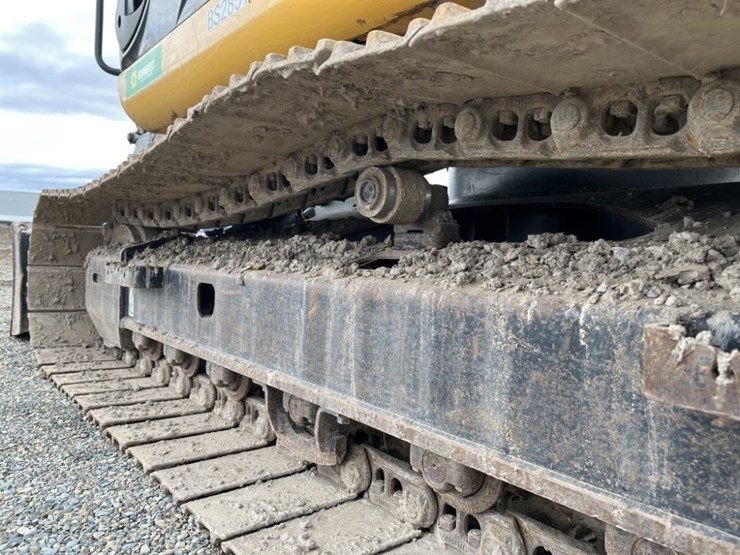 2021-deere-135g-image-36