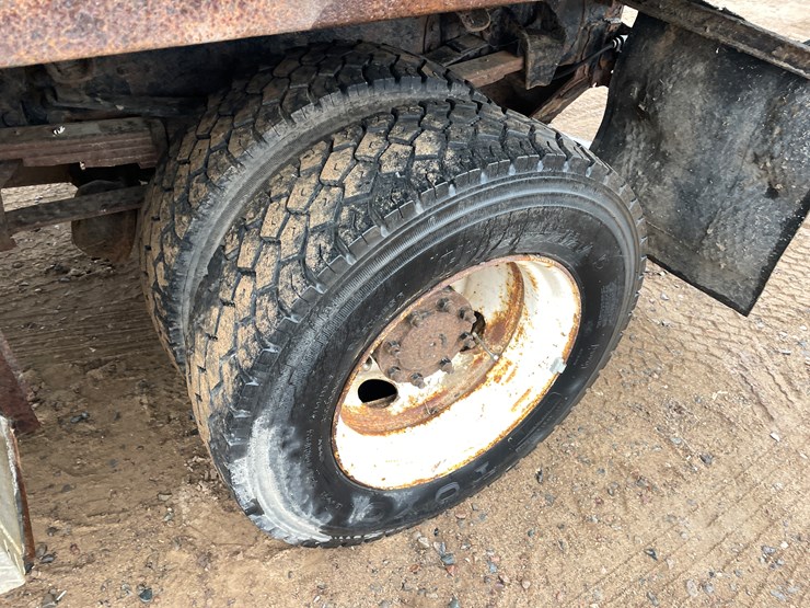 2000-freightliner-fl60-image-29