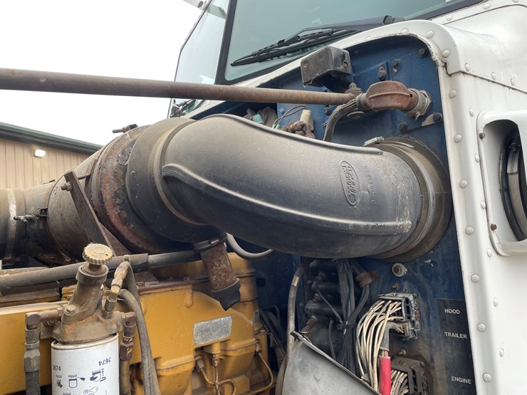 #1041-•-1989-peterbilt-flatbed-truck-tractor-(has-mn-title)-image-31