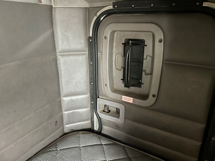 2007-peterbilt-379-image-49