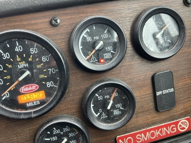 2014-peterbilt-320-image-31