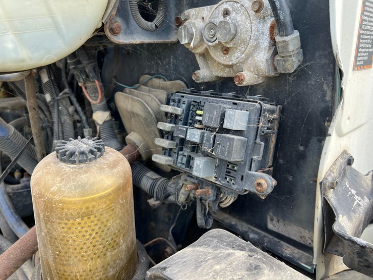 1999-mack-ch613-image-28