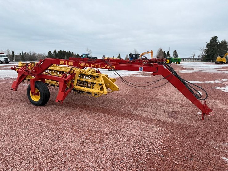 new-holland-216-image-2
