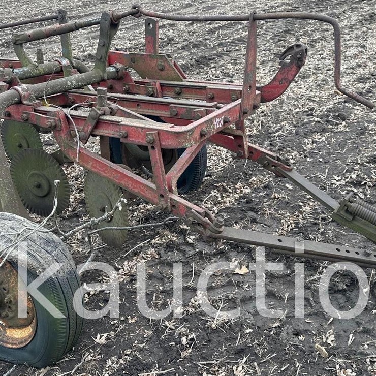 4 BOTTOM PULL TYPE PLOW - 14" (HESS)