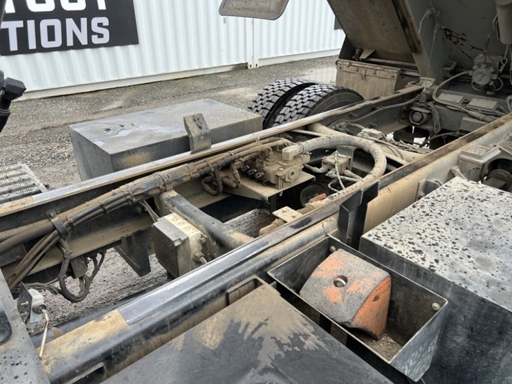 2013-international-7500-s/a-dump-truck-image-26