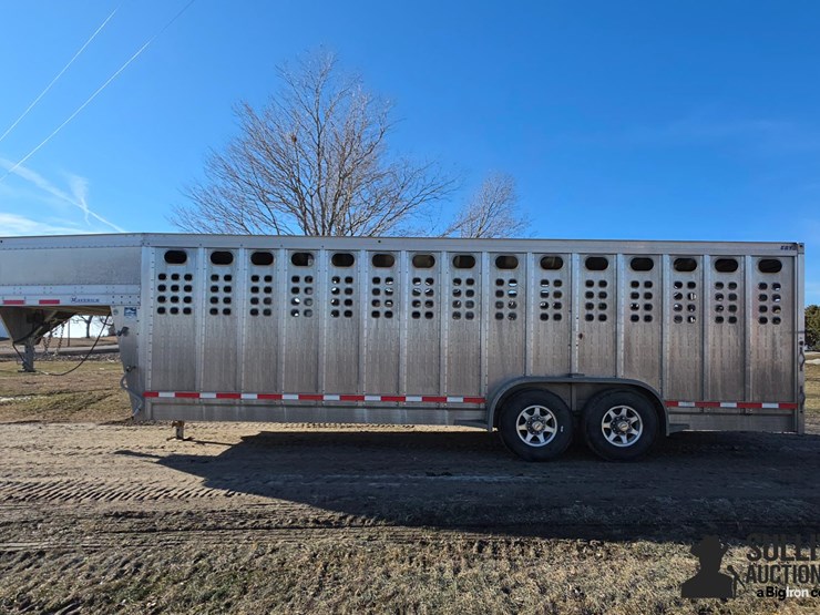 2022-eby-livestock-trailer-image-8