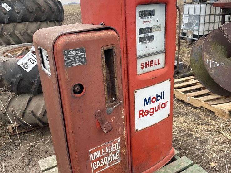 (2)-vintage-gas-pumps-(wf)-image-2