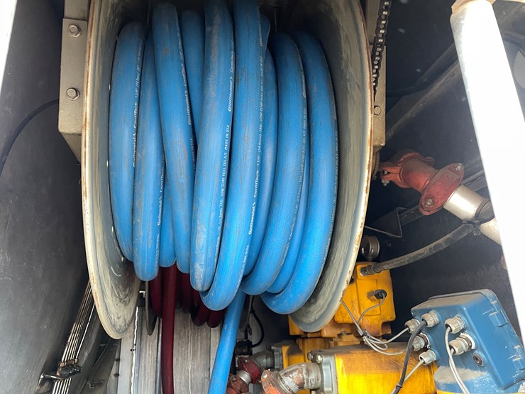 #1037-•-2009-international-navistar-fuel-truck-(has-mn-title)-image-30