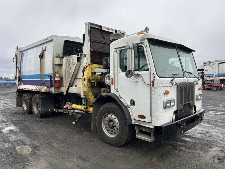 2014-peterbilt-320-image-7