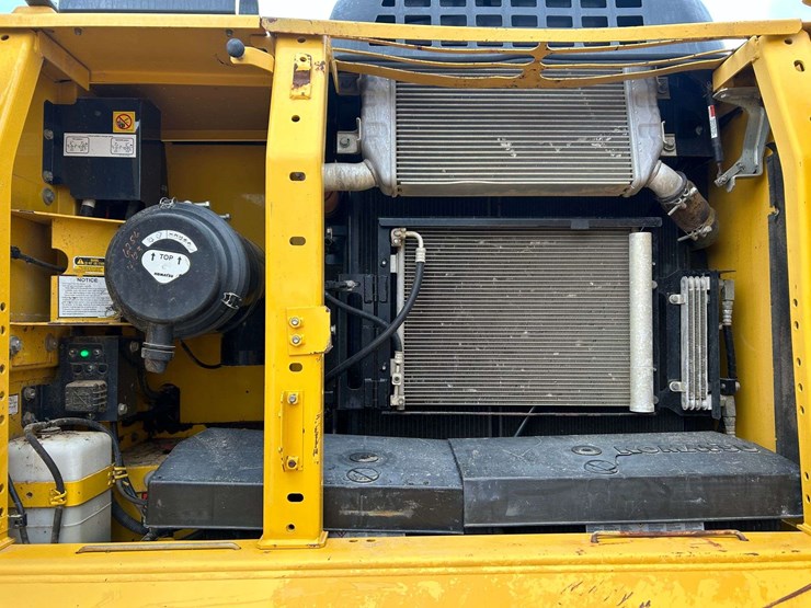 2015-komatsu-pc210-lc-10-image-18
