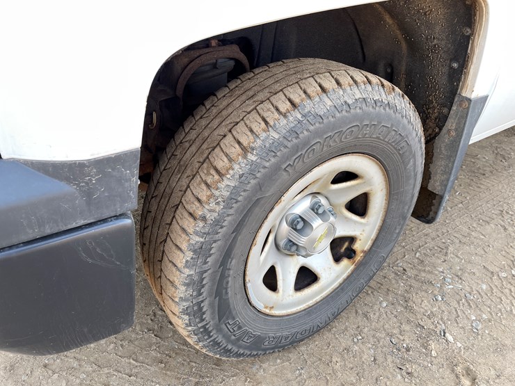 #1474-•-2014-chevy-silverado-pickup-truck-(has-mn-title)-image-10