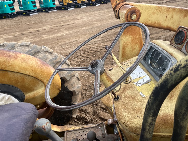 #1035-•-ford-backhoe-image-12