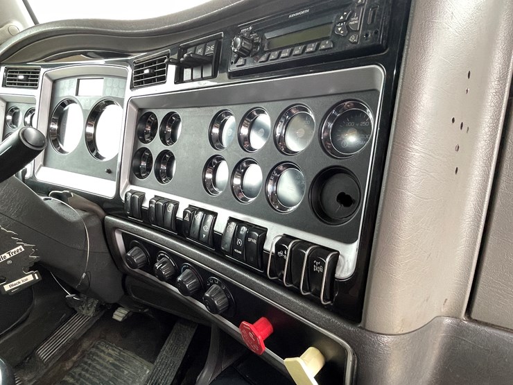 2012-kenworth-t660-image-59