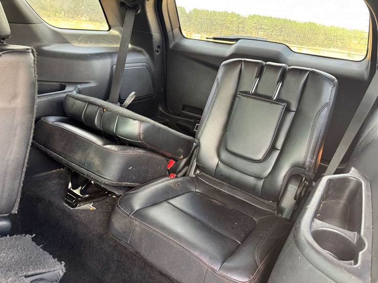 2016-ford-explorer-image-19