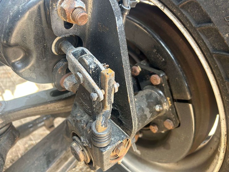 2016-freightliner-m2-106-image-47