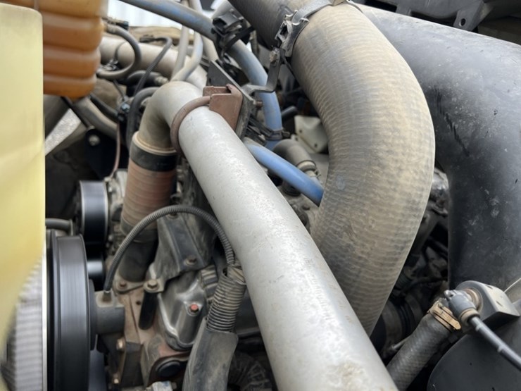 2013-international-7500-s/a-dump-truck-image-14