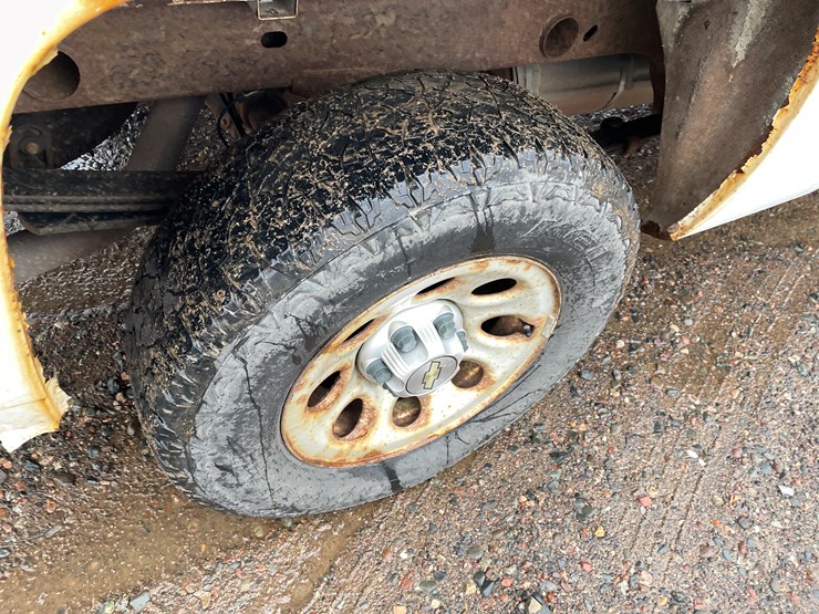 #1476-•-2012-chevy-silverado-pickup-truck-(has-mn-title)-image-7