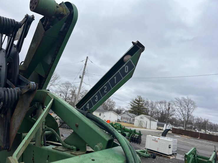 john-deere-220-image-16