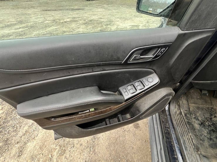 2015-chevrolet-tahoe-image-26