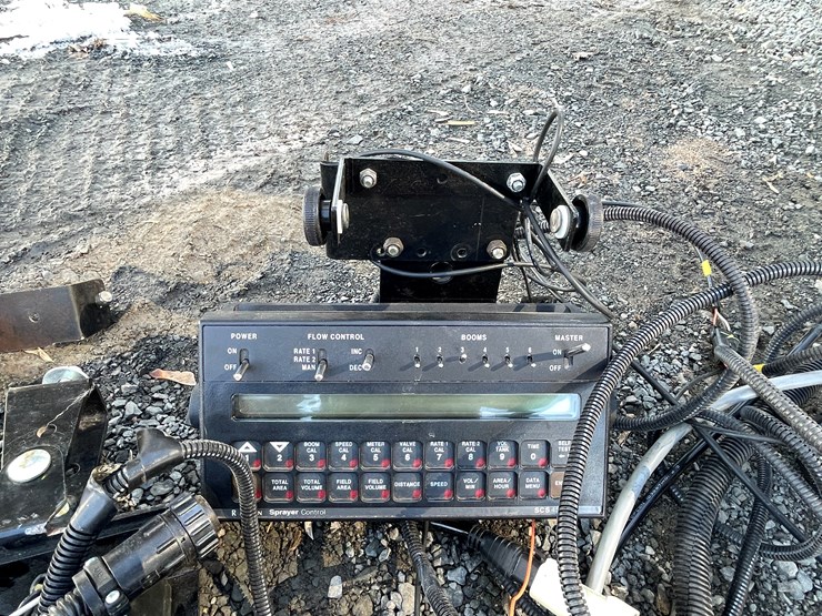 #106-•-fast-9613ft-pull-behind-sprayer-(one-owner)-image-43