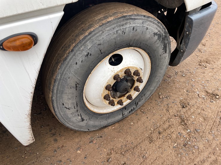 #1038-•-2005-freightliner-grain-truck-(has-mn-title)-image-44