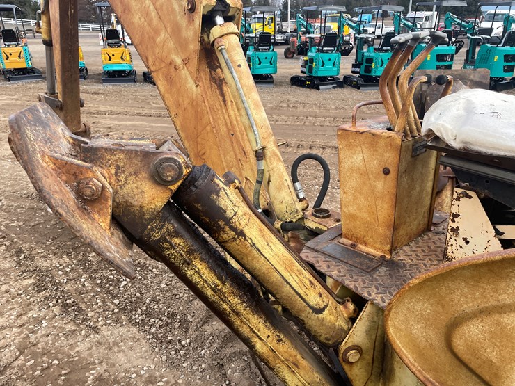 #1035-•-ford-backhoe-image-14