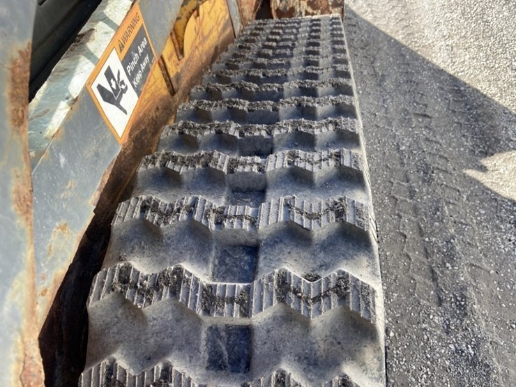 2023-deere-317g-image-15