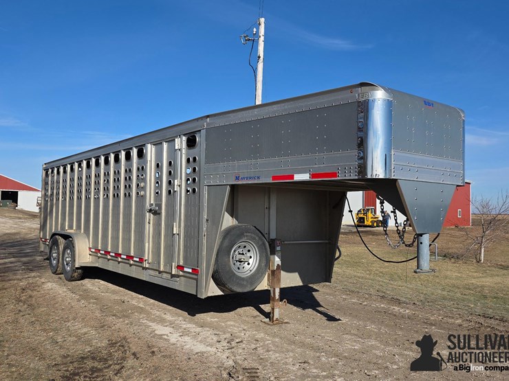 2022-eby-livestock-trailer-image-3