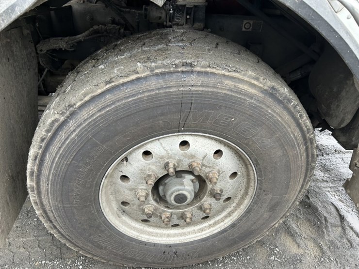 2014-peterbilt-320-image-16