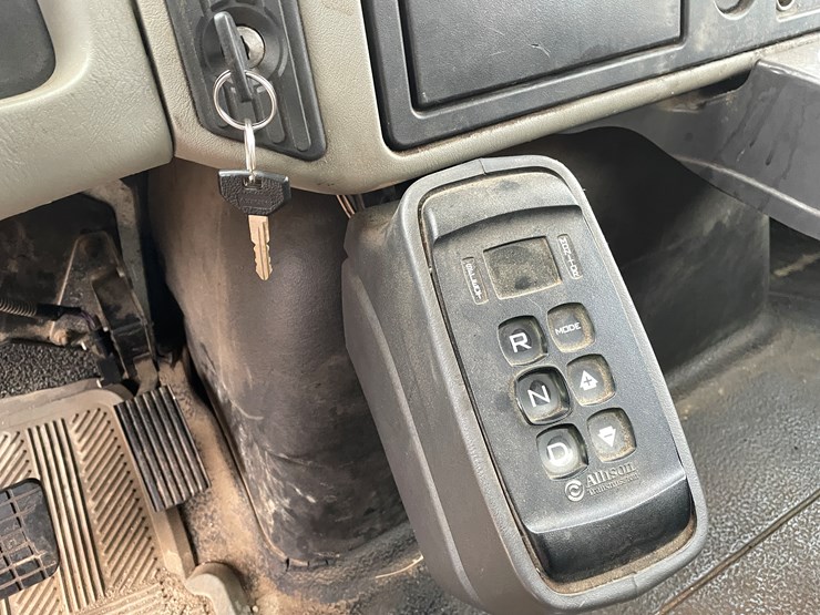 #1037-•-2009-international-navistar-fuel-truck-(has-mn-title)-image-68