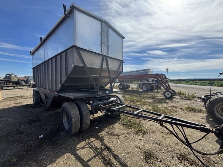 1976-titan-trailer-image-7