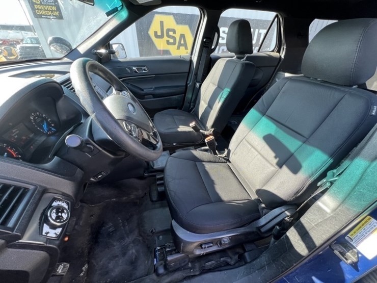 2016-ford-explorer-image-26