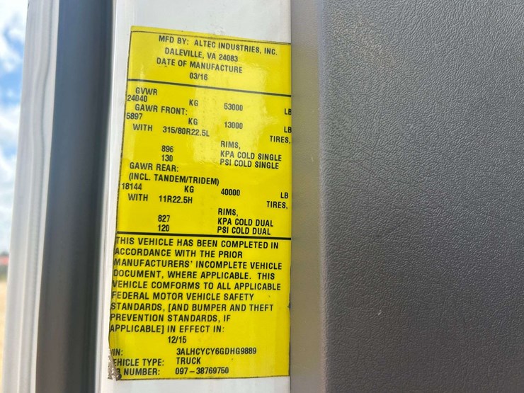 2016-freightliner-m2-106-image-67