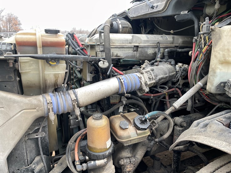 #1482-•-2009-freightliner-truck-tractor-(has-mn-title)-image-19