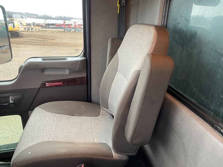 2022-kenworth-t370-image-61