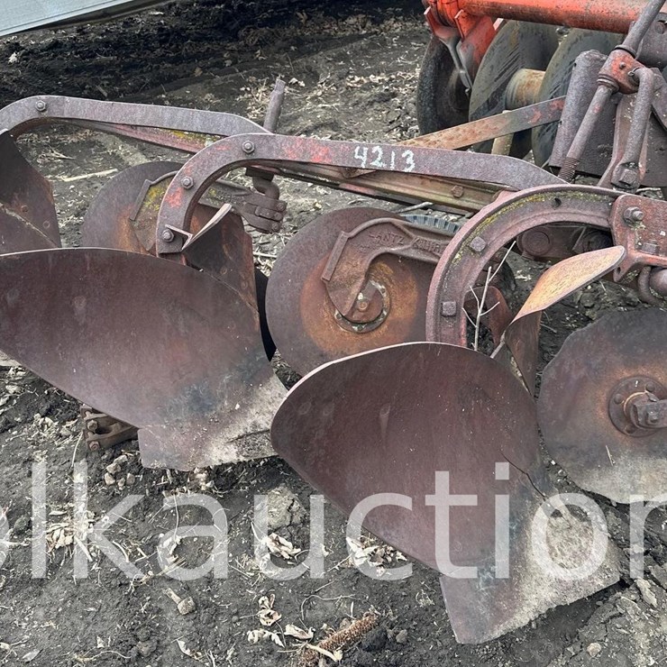 JOHN DEERE 3 BOTTOM 3PT PLOW - 16" (HESS)