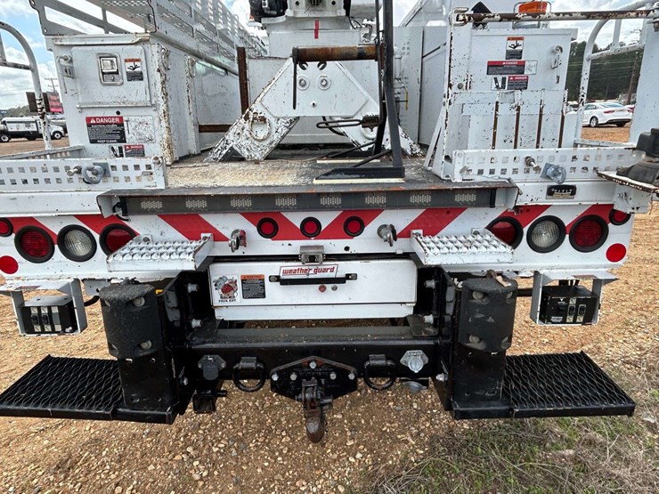 2016-freightliner-m2-106-image-23