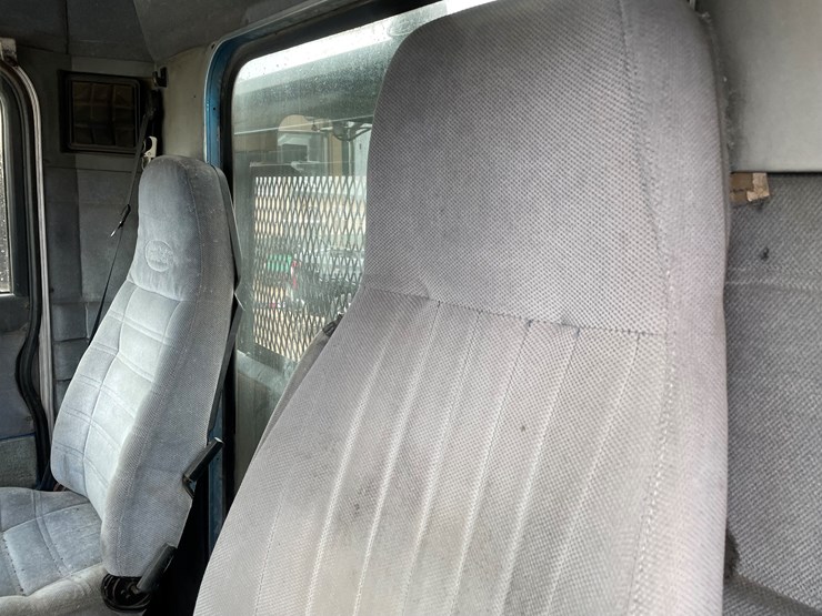 #1041-•-1989-peterbilt-flatbed-truck-tractor-(has-mn-title)-image-39