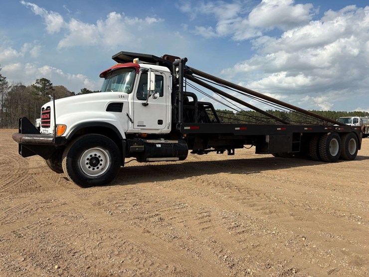 2007-mack-granite-cv713-image-1