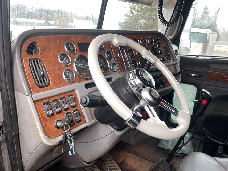 2007-peterbilt-379-image-37