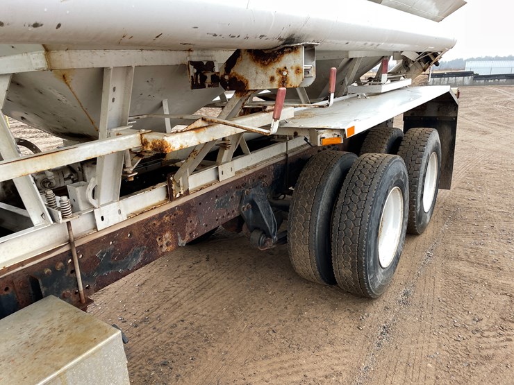 #1038-•-2005-freightliner-grain-truck-(has-mn-title)-image-22