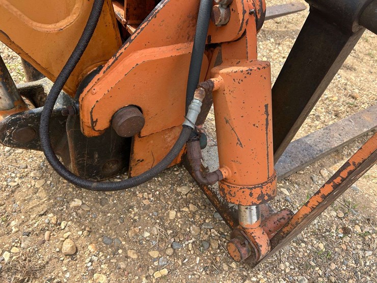 lull-644b-37-image-11