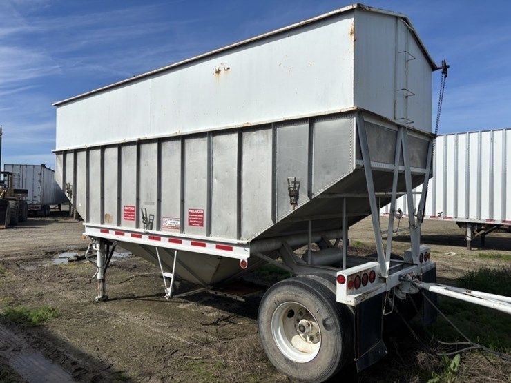 1974-titan-trailer-image-3