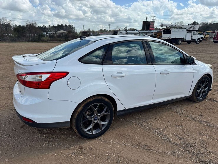 2013-ford-focus-se-4-door-sedan---108,467-miles-image-3