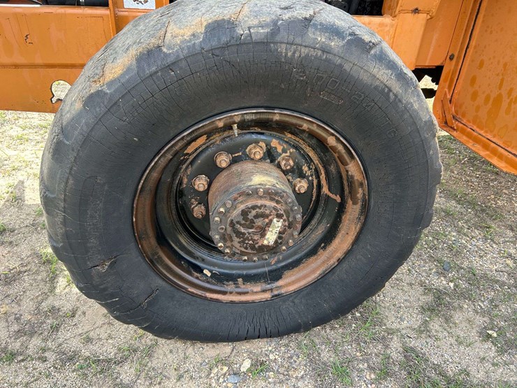 lull-644b-37-image-21