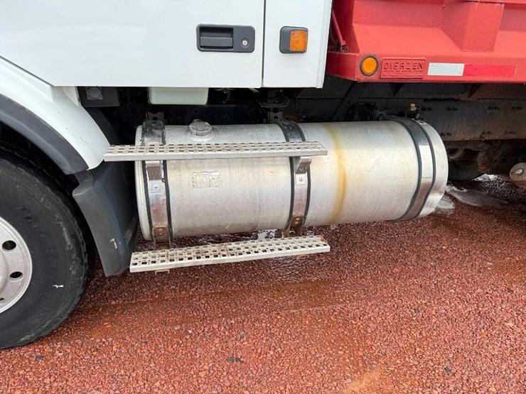 #280-•-lot-280-image-24